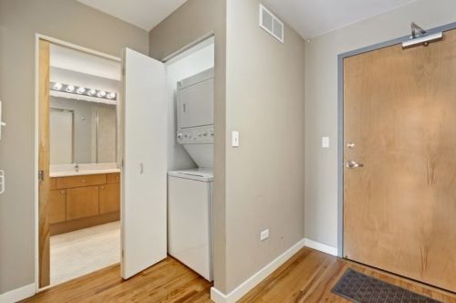 1720 Michigan Ave, Chicago IL  60616-1465 exterior