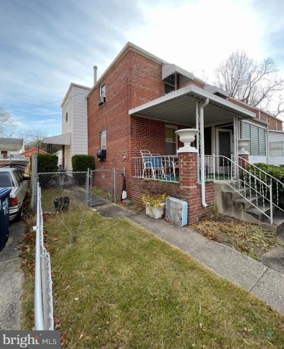 716 Croissant Pl, Washington DC 20019-2212 exterior