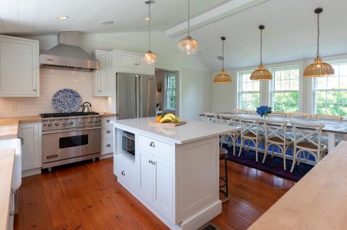 8 Dover St, Nantucket, MA 02554-3815