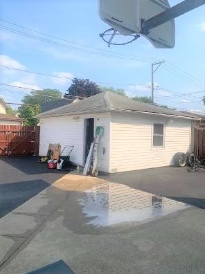 13323 Commercial Ave, Chicago IL 60617-3281 exterior