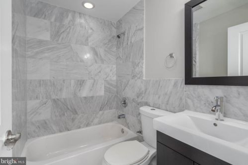 854 Leithgow St, Philadelphia PA 19123-2127 exterior