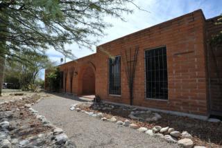 950 Via Entrada, Tucson, AZ 85718-4738