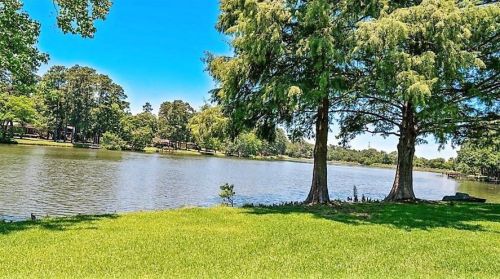 1671 Pine Lake Cir, Montgomery TX  77316-2757 exterior