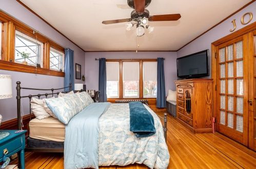 180 Wood Ave, Woonsocket RI 02895-2131 exterior