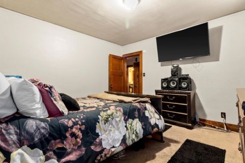 1332 Capitol Dr, Milwaukee WI  53211-1812 exterior