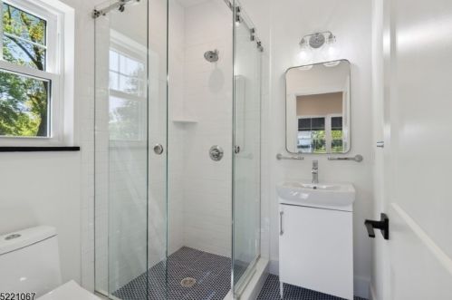 19 Grant Ave, East Hanover NJ  07936-2950 exterior