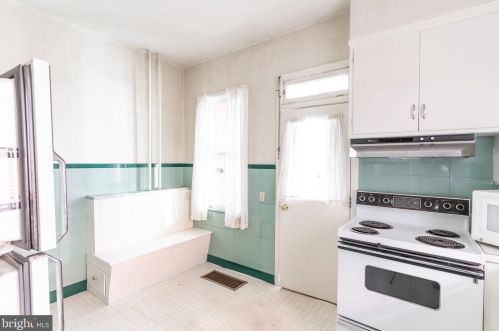 136 Pearl St, Lancaster PA 17603-3233 exterior