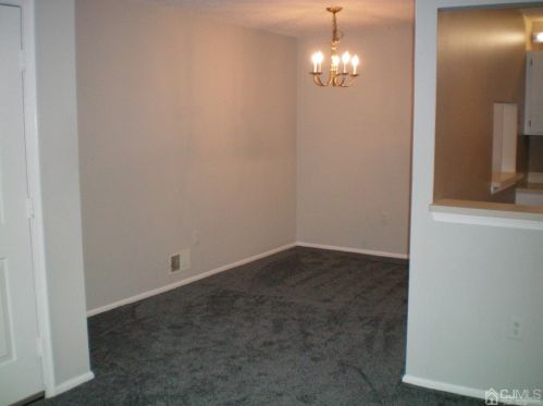 385 Lancaster Ct, Piscataway NJ  08854-6226 exterior