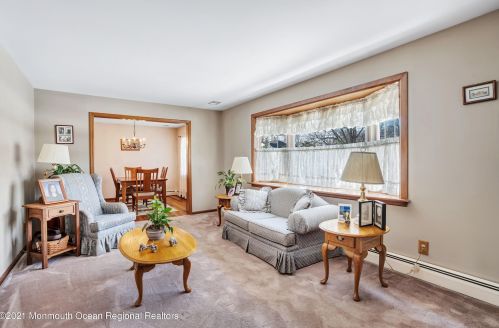 130 Floyd St, Edison NJ 08820-2101 exterior