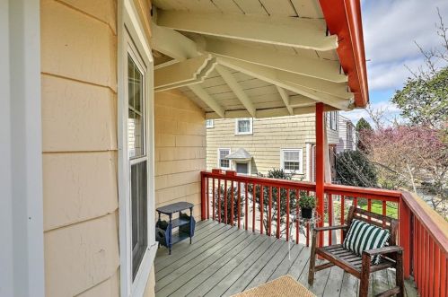 102 Edgehill Rd, Providence RI  02906-1929 exterior