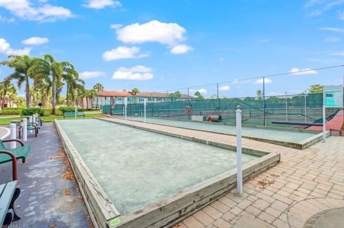 4220 Looking Glass Ln, Naples FL 34112-5207 exterior