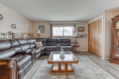 8 Linda Ln, Babylon NY exterior