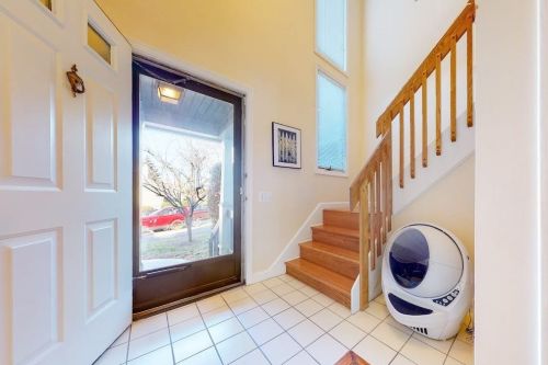 91 Nipmuc Trl, Providence, RI 02904-7755