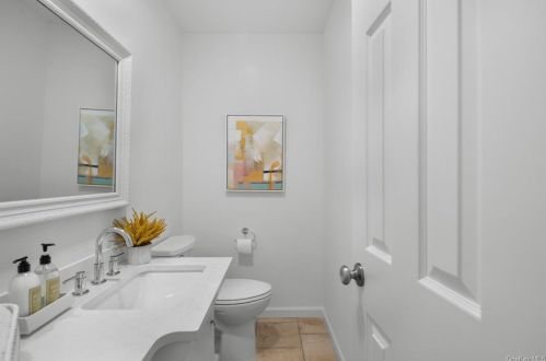 30 Woodcrest Dr, Armonk NY 10504-2904 exterior