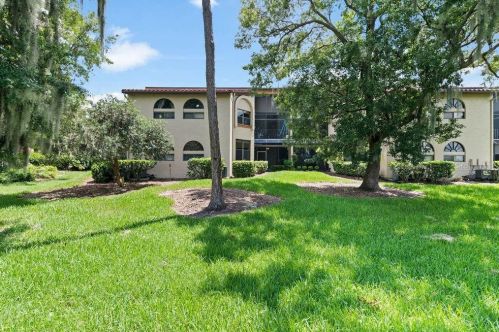 1102 Lake Willisara Cir, Orlando, FL 32806-5581