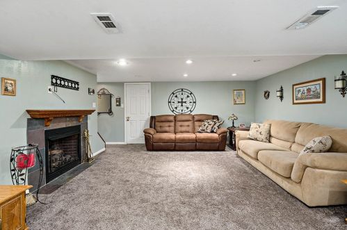 700 Edgewater Dr, Pittsburgh PA 15122-1119 exterior