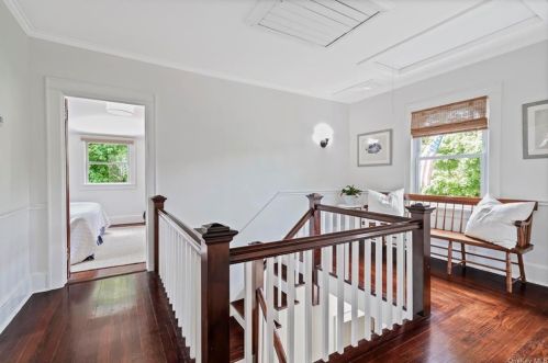 35 Wilson Ave, Valhalla NY 10595-2026 exterior