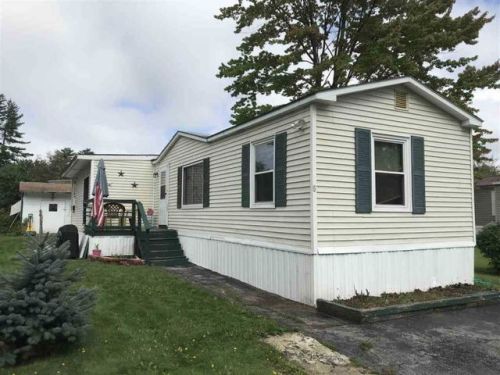 8 Emperor Dr, Concord NH  03303-4123 exterior