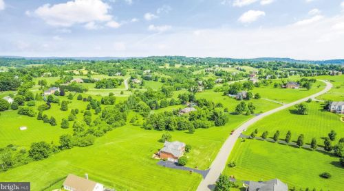 17675 Tobermory Pl, Leesburg VA 20175-7053 exterior