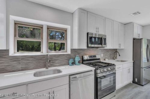 53 Magnolia Dr, Jackson Twp NJ  08527-3800 exterior