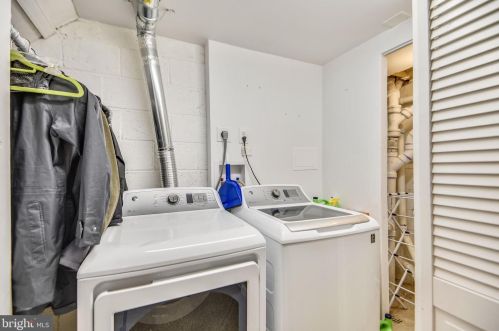 207 Burgess Ave, Alexandria VA 22305-1903 exterior