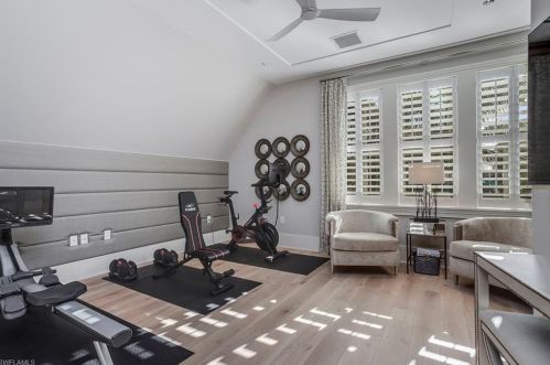 32 6 St, Naples FL 34102-0060 exterior