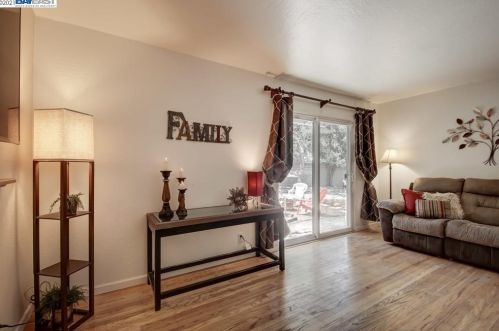 3407 Dormer Ave, Concord CA 94519-1603 exterior