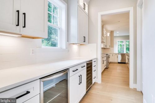 920 Darton Dr, Alexandria VA 22308-2021 exterior