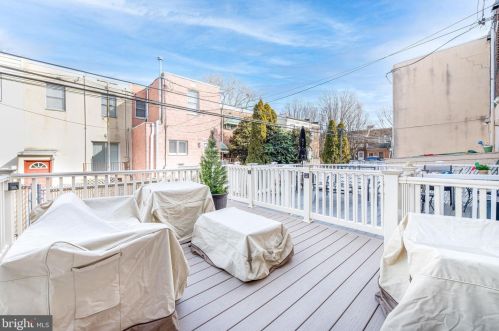 1011 Johnston St, Philadelphia PA 19145-4715 exterior