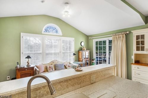 8 Otter Crk Rd, Montgomery NJ 08558-2369 exterior