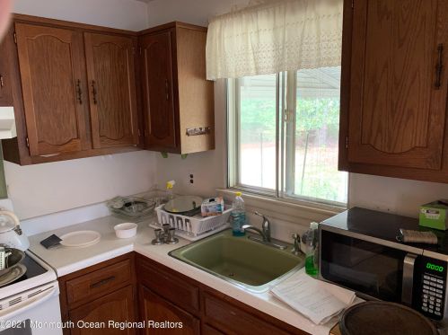 43 Constitution Blvd, Lakehurst, NJ 08759-1753