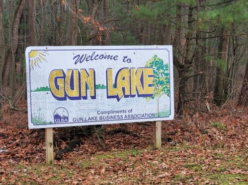 11384 Hydeaway Ct, Middlevle MI 49333-8252 exterior