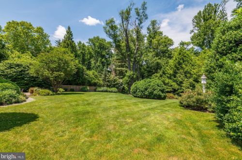 10017 Carmelita Dr, Rockville, MD 20854-4250