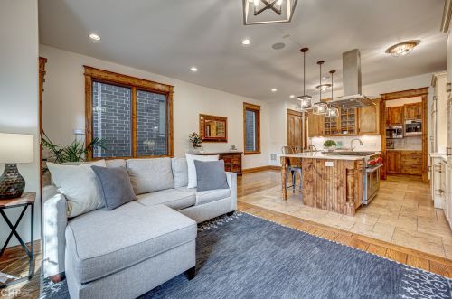 2732 Marshfield Ave, Chicago IL 60614-1016 exterior