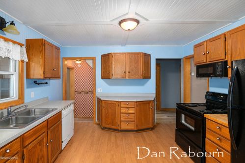 1662 136th St, Grant MI 49327-9643 exterior