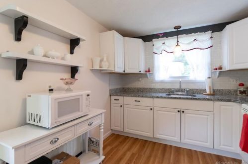 26 Allen St, Enfield CT 06082-4715 exterior