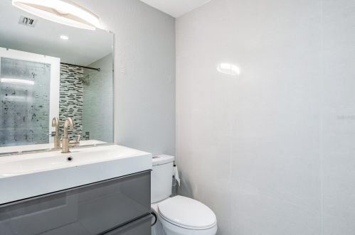 8201 Kirkwood Dr, Tampa FL  33634-2238 exterior