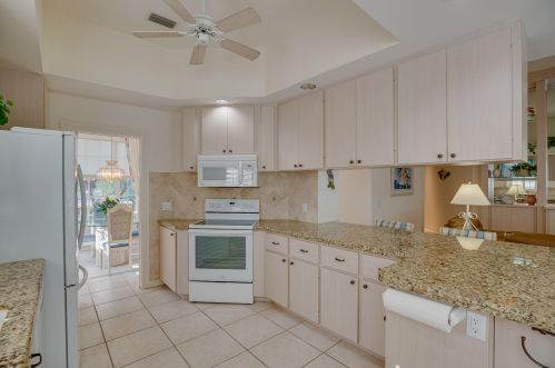 320 Bentley Cir, Fort Pierce FL 34986-2475 exterior