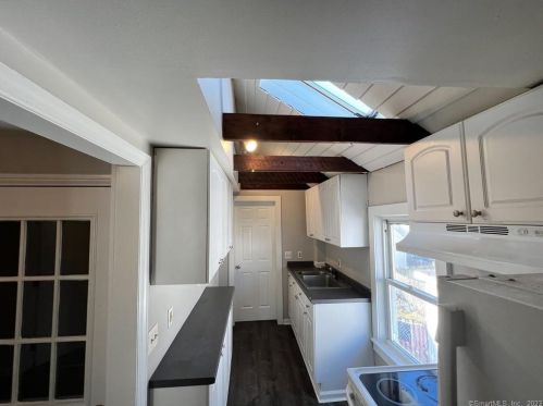 16 Lafayette St, Derby CT 06418-1706 exterior