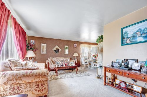 8604 Mozart St, Chicago, IL 60652-3836