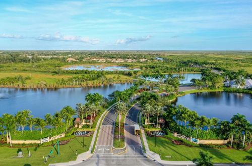 4522 Cardinal Cove Ln, Naples FL 34114-9487 exterior