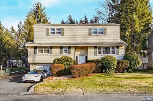 42 Emerson St, Cresskill, NJ 07626-1417