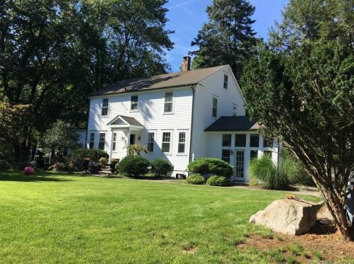 11 Dover Rd, Westport CT 06880-2627 exterior