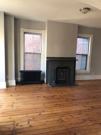 24 Mattoon St, Springfield MA 01105-1715 exterior