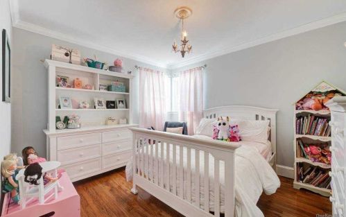 16 Quebec Dr, Huntington Station NY 11746-3872 exterior