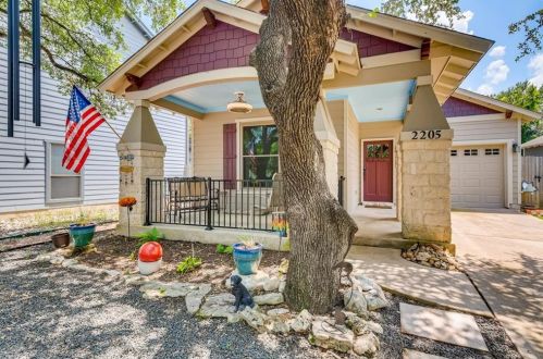 2205 Amur Dr, Austin TX  78745-2059 exterior