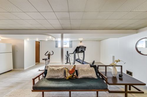 6147 Melvina Ave, Chicago IL 60638-4305 exterior