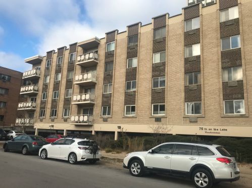 2772 75th St, Chicago, IL 60649-3834