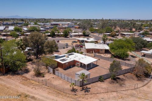 8105 Beverly St, Tucson, AZ 85710-5929