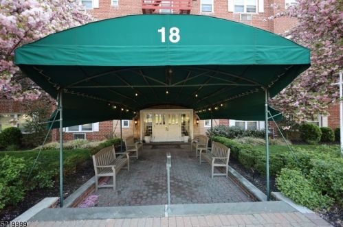 18 Springfield Ave, Cranford NJ 07016-2144 exterior